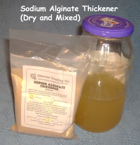 picture of dry and mixed sodium alginate thickener